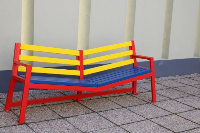 Ilustračný obrázok k článku Pri košickom parku máme NOVINKU: Nainštalovali tam lavičku ZBLÍŽENIA