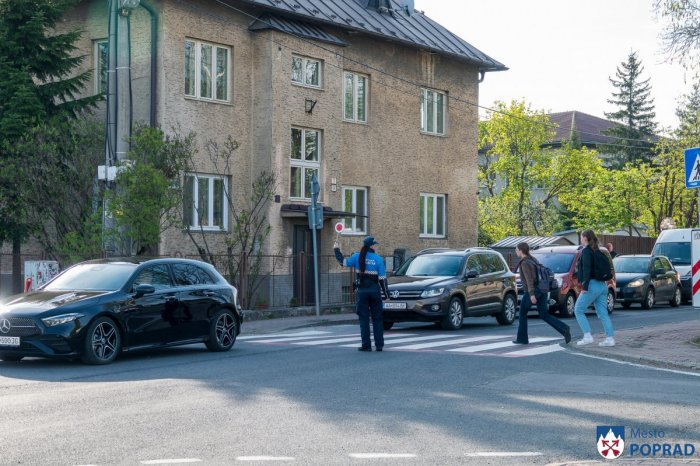 Ilustračný obrázok k článku Poprad zažíva NÁPOR vozidiel: Na niektorých úsekoch MUSÍ dopravu regulovať polícia