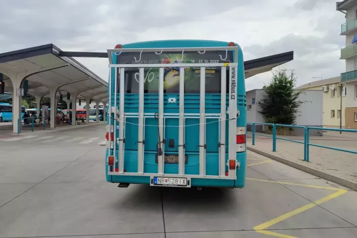 Ilustračný obrázok k článku Na krajské cesty vyrazili CYKLOBUSY: Spoznajte KRAJ zo sedla