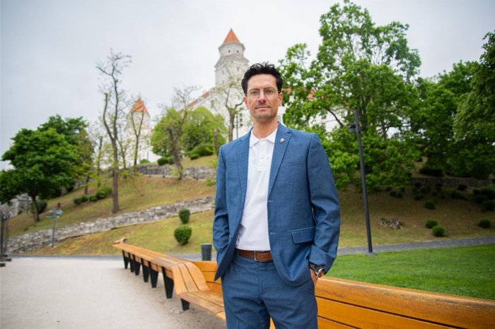 Ilustračný obrázok k článku Hokejový Slovan predstavil NOVÉHO trénera: Tím povedie Kanaďan Brad Tapper