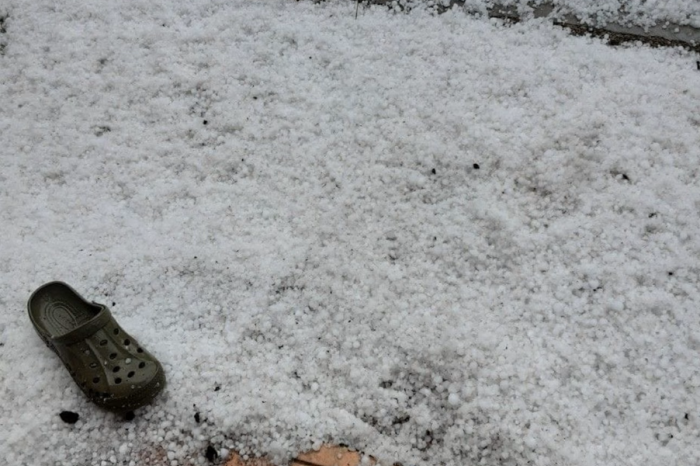 Ilustračný obrázok k článku Obce na východe zasypali krúpy, ľudia ich odpratali lopatami: Niekde poškodili časť úrody