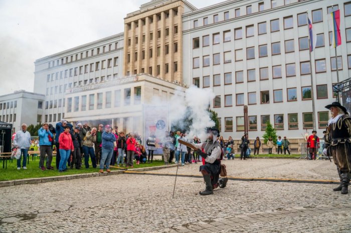 Ilustračný obrázok k článku Počasie nevyšlo, ale Prešovský samosprávny kraj mal svoj VEĽKÝ deň: Prišli STOVKY ľudí