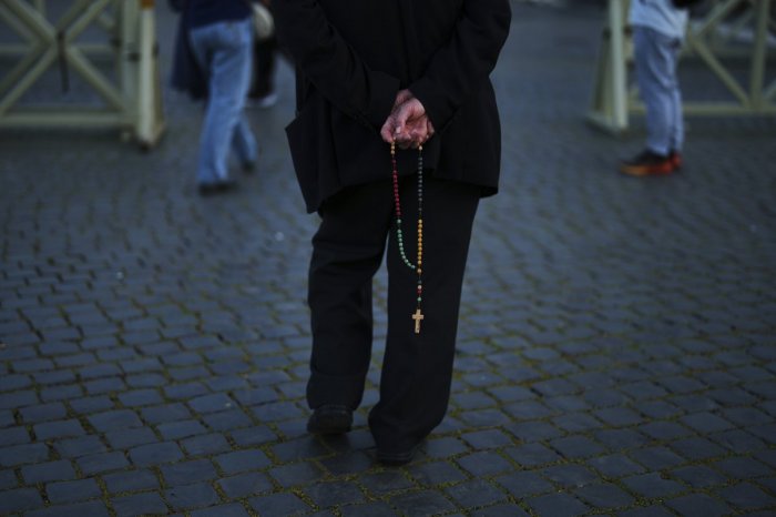 Ilustračný obrázok k článku Na zvolenie pápeža čakajú vo Vatikáne aj Spišiaci: Dúfame, že uvidíme biely dym, hovoria