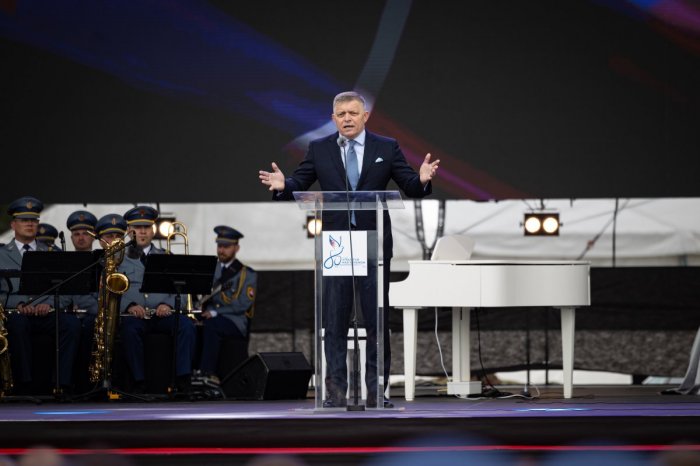 Ilustračný obrázok k článku Fico si nebral servítku pred ústa: UPOZORNIL, že vzniká nová ŽELEZNÁ opona, FOTO