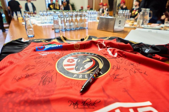 Ilustračný obrázok k článku Nepríjemnosť po postupe: Prešovskí hokejisti mali mať autogramiádu, prečo k nej NEDOŠLO?
