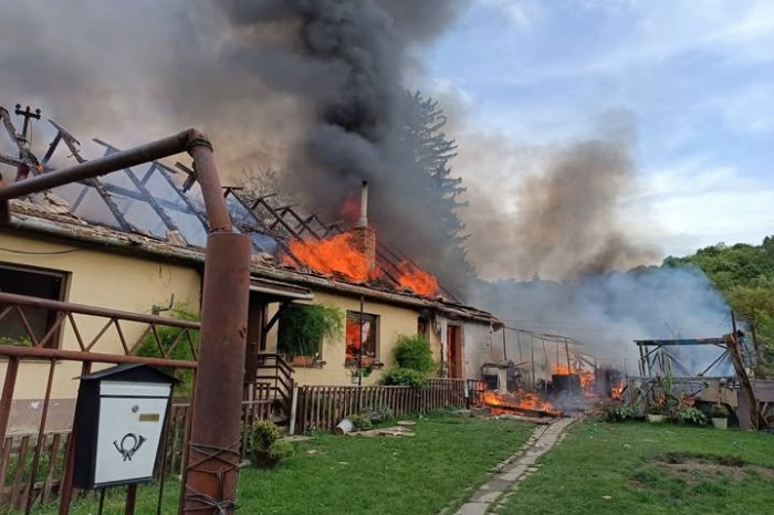 Ilustračný obrázok k článku TRAGÉDIA! Požiar v Dubníku stál majiteľku domu ŽIVOT