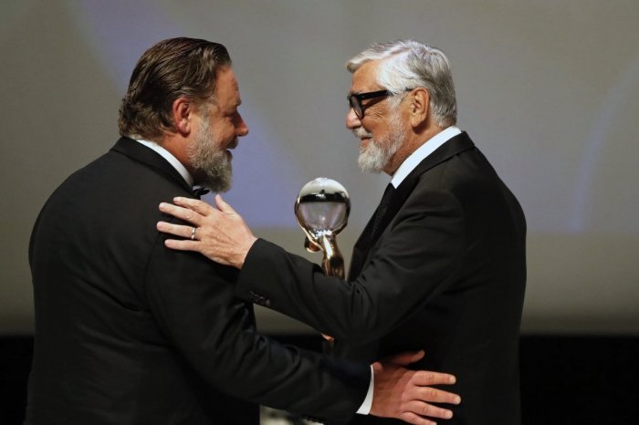 Ilustračný obrázok k článku Legendárneho herca zasiahla smrť Jiřího Bartošku (†78): Smúti aj Russell Crowe!