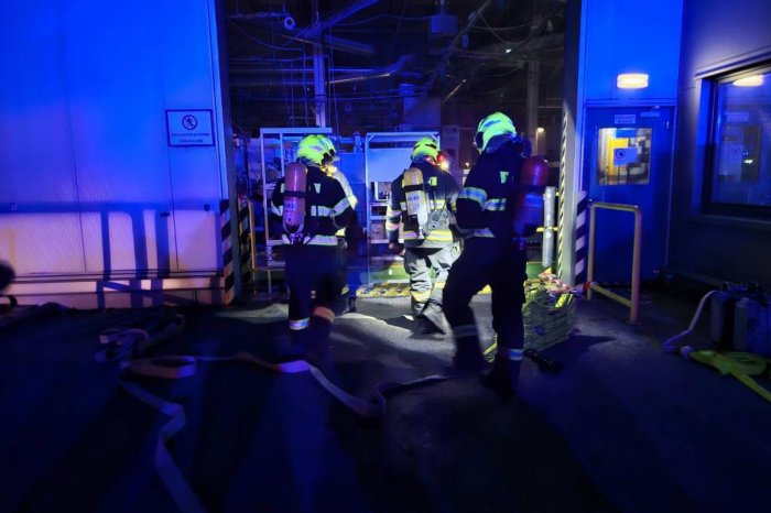 Ilustračný obrázok k článku Pri letisku horela výrobná hala: Evakuovať museli vyše 80 ľudí