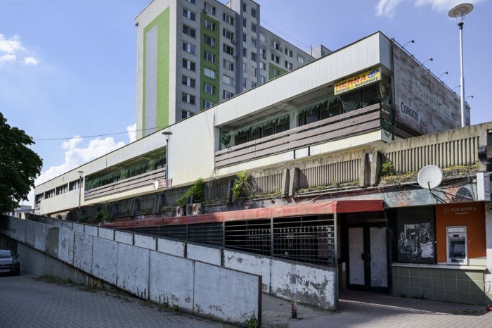 Ilustračný obrázok k článku Chátra a roky je STRAŠIAKOM: Petržalka priblížila plány s budovou bývalého Braníka