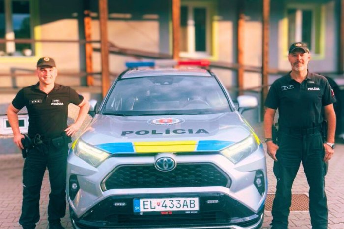 Ilustračný obrázok k článku SKVELÁ spolupráca policajtov: ZACHRÁNILI život muža v ťažkej situácii, FOTO