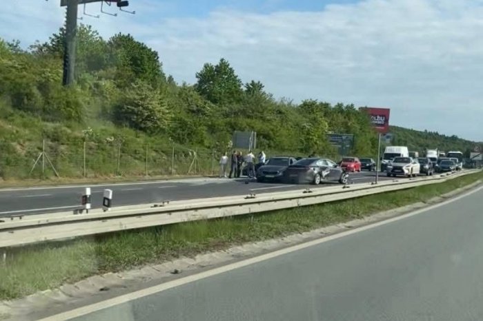 Ilustračný obrázok k článku Je to tam ťažko prejazdné: Na ceste z Budimíra došlo ku nehode VIACERÝCH vozidiel