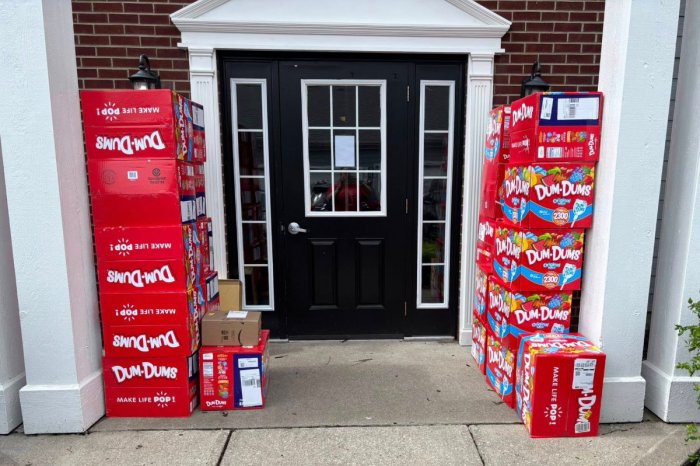 Ilustračný obrázok k článku Mamu skoro trafil ŠĽAK: Syn si cez jej mobil tajne objednal 70-TISÍC lízaniek!