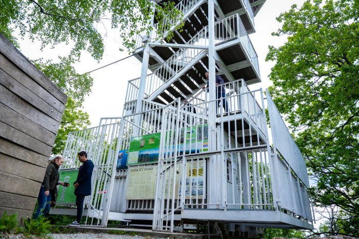 Ilustračný obrázok k článku Práce majú trvať POL ROKA: Mesto začína modernizovať Vyhliadkovú vežu Hradová