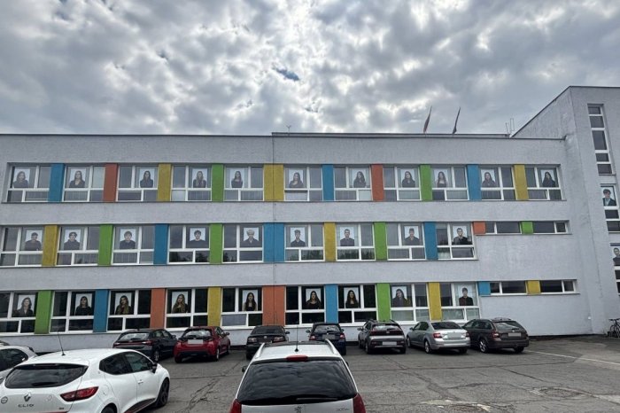 Ilustračný obrázok k článku Výtvor MATURANTOV, aký nemá paru: Toto TABLO veru len tak neprehliadnete, FOTO