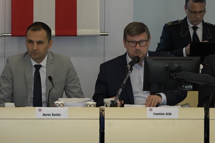 Ilustračný obrázok k článku Poslanci sa stretli na rokovaní po 3 týždňoch: Rozhodnúť majú aj o riaditeľovi DPMP