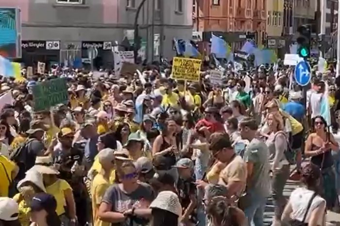 Ilustračný obrázok k článku MEGA protest v dovolenkovom raji: TISÍCE ľudí v uliciach! Turisti sa báli vyjsť z hotelov