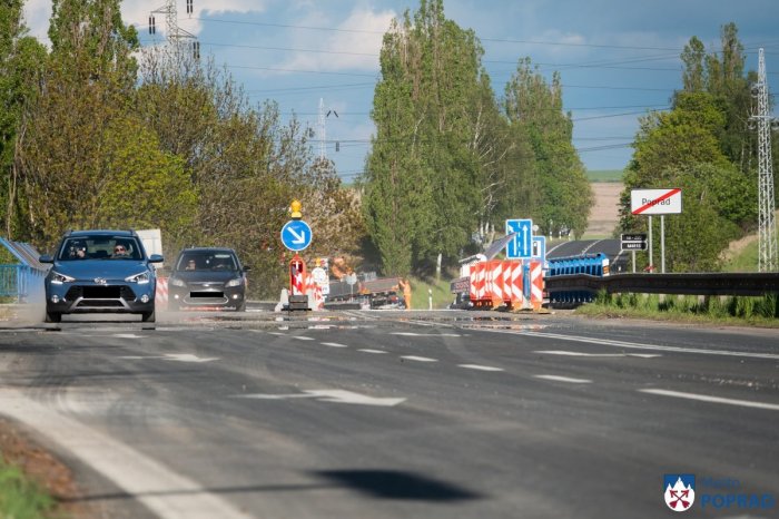 Ilustračný obrázok k článku Zmena na ceste v centre Popradu: Doprava na moste pri nemocnici je OBMEDZENÁ