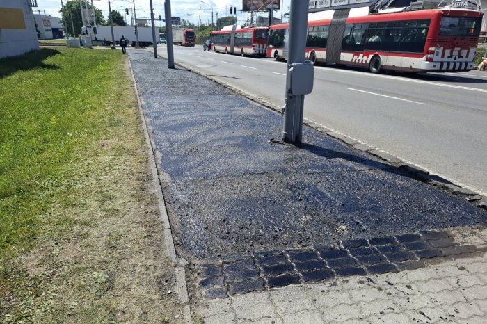 Ilustračný obrázok k článku Prešov je rozkopaný, opravuje sa vo veľkom: Na Košickej to spôsobilo šialené kolóny, FOTO