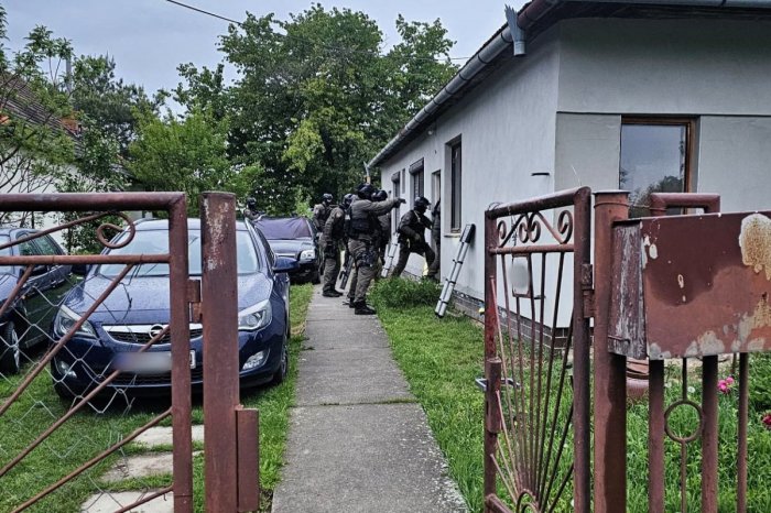 Ilustračný obrázok k článku Ďalší PROTIDROGOVÝ zásah! V PUTÁCH skončil 33-ročný muž: Pozrite si VIDEO z akcie