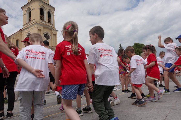 Ilustračný obrázok k článku Stredoslovenské mesto ROZTANCUJÚ žiaci aj seniori: Podarí sa prekonať REKORD?