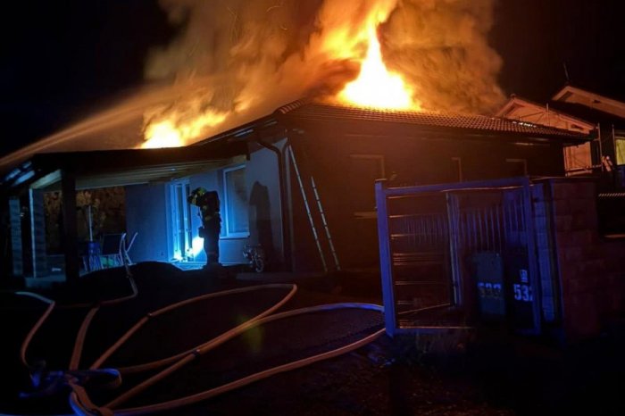 Ilustračný obrázok k článku OBROVSKÝ požiar v Župčanoch: Časť podkrovia sa prepadla dnu, dom je neobývateľný