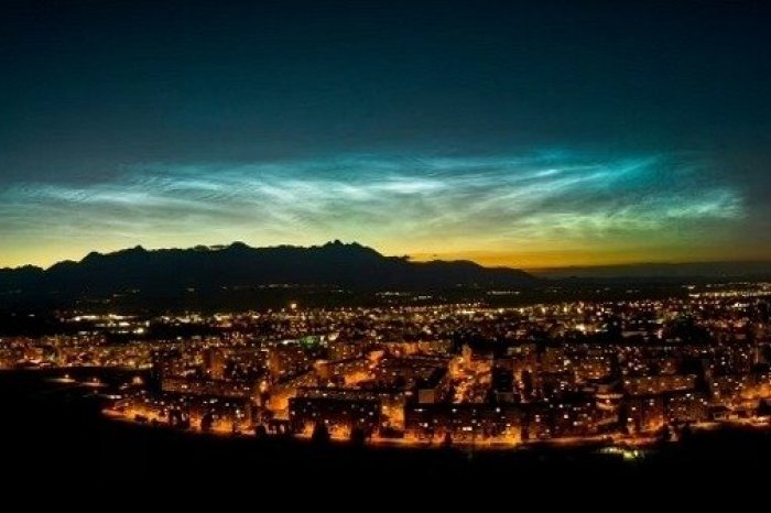 Ilustračný obrázok k článku Štartuje sezóna NÁDHERNÉHO nebeského divadla: Viete, kedy môžete vidieť SVIETIACE oblaky?