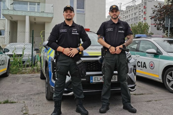 Ilustračný obrázok k článku Policajti neváhali ani sekundu: SKVELÁ práca! Pomohli ZACHRÁNIŤ život malého chlapčeka