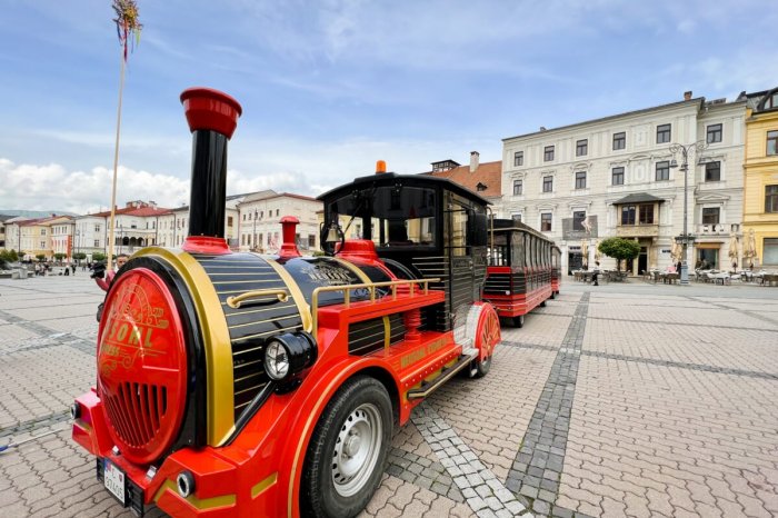 Ilustračný obrázok k článku Obľúbená ATRAKCIA je späť! V srdci Slovenska vás odvezie TURISTICKÝ vláčik + ČASY a CENA