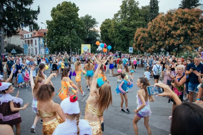 Ilustračný obrázok k článku Prichádza Divadelný Festival zábavy - Piešťanské zábaly: Máme sa na čo TEŠIŤ!