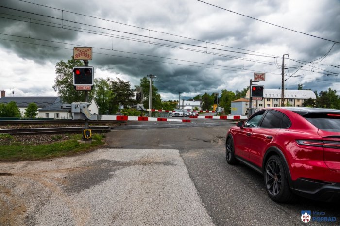 Ilustračný obrázok k článku Nedisciplinovanosť vodičov v Poprade má dohru: Uzavrú tam železničné priecestie na Levočskej