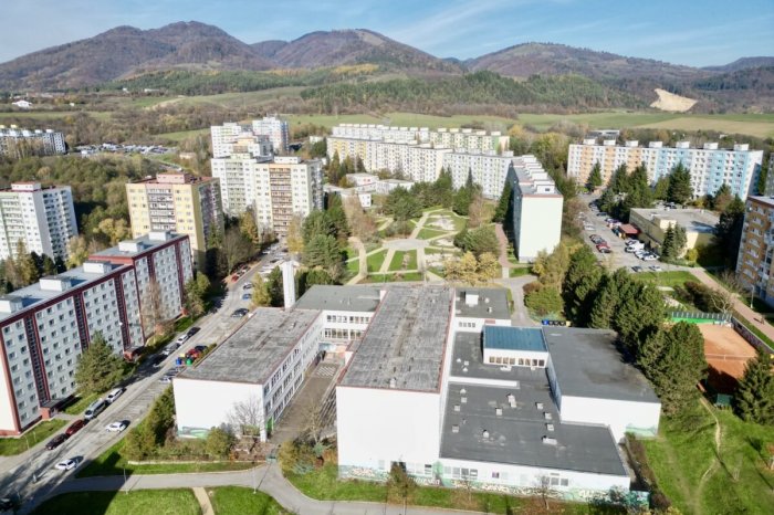 Ilustračný obrázok k článku V Bystrici vyrastie NAJVÄČŠIA zelená strecha: Ľudí čakajú dočasné OBMEDZENIA