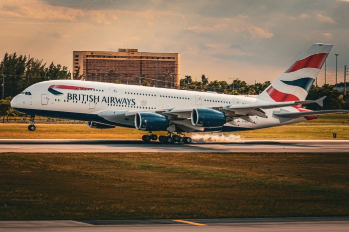 Ilustračný obrázok k článku ŠOK na palube lietadla: Stevard ZMIZOL! Našli ho, ako NAHÝ tancuje na záchode