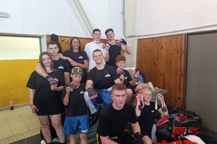 Ilustračný obrázok k článku NAJVÄČŠÍ úspech bystrického klubu: Na MAJSTROVSTVÁCH SR v kickboxe získal 13 medailí