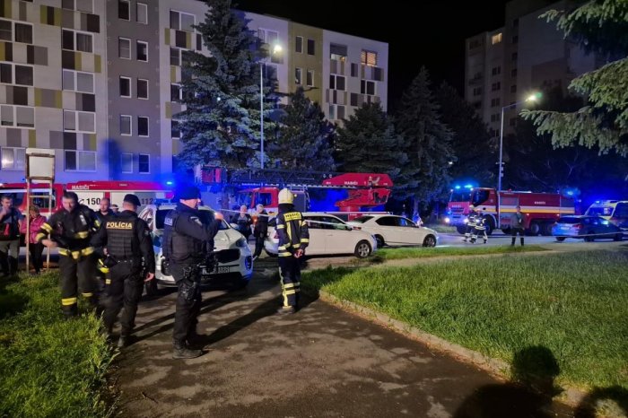 Ilustračný obrázok k článku ŠOKUJÚCE zistenie o POŽIARI paneláku: Kvôli čomu museli EVAKUOVAŤ desiatky ľudí? FOTO