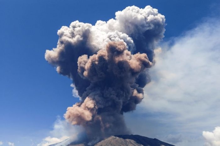 Ilustračný obrázok k článku POPLACH v Taliansku! Sopka Etna VYBUCHLA, vychrlila obrovský oblak popola a plynu!