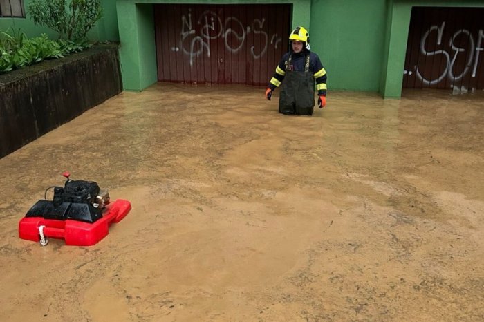 Ilustračný obrázok k článku Prešov bojuje so záplavami: Hasiči uvoľňovali UPCHATÉ kanalizácie, sídliská ostali pod vodou