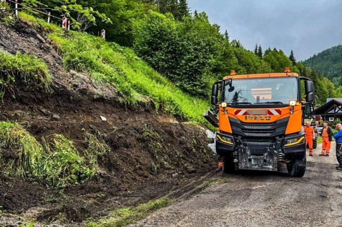 Ilustračný obrázok k článku Divoké počasie na východe: V časti obce Mlynky sa zosunula pôda, mala narušiť vozovku