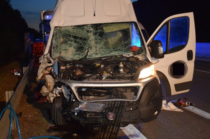 Ilustračný obrázok k článku Mimoriadne VÁŽNA nehoda na diaľnici! Spolujazdec je v OHROZENÍ života