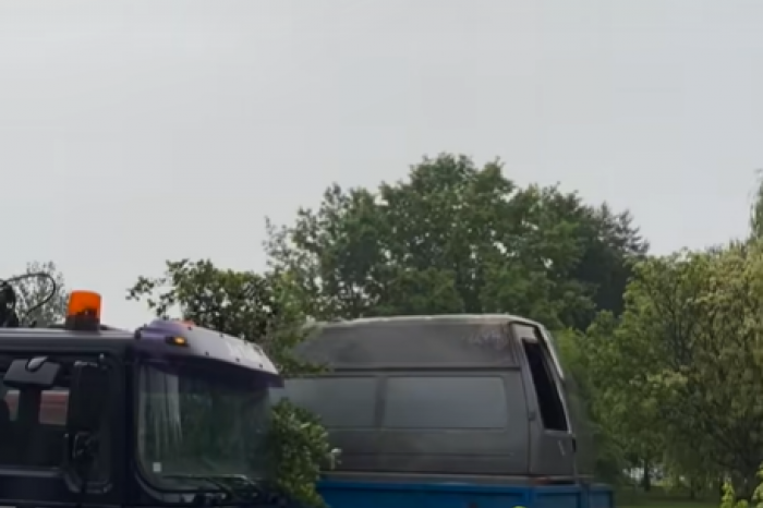 Ilustračný obrázok k článku Útok v nej neprežili 2 Ukrajinci: Doviezli k nám zničenú sanitku, nájdeme ju na Sídlisku II