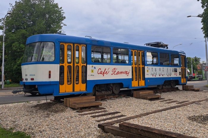 Ilustračný obrázok k článku Hľadáte TIP na parádny výlet? FARÁR otvára netradičnú kaviareň v ELEKTRIČKE