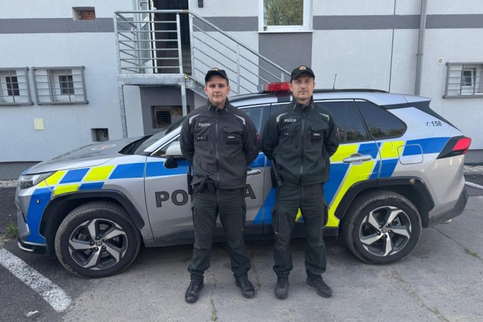 Ilustračný obrázok k článku ZÚFALÁ žena mávala na policajtov: Keď uvideli, koho viezla v aute, OKAMŽITE konali