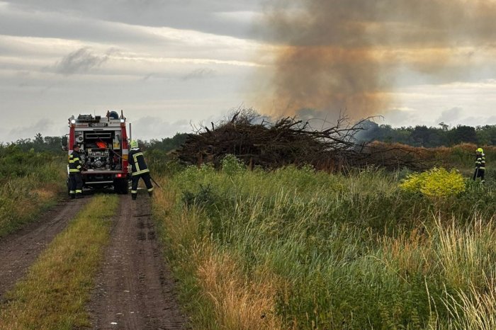 Ilustračný obrázok k článku POŽIAR v Šuranoch! Horelo pri BUDÚCOM priemyselnom parku