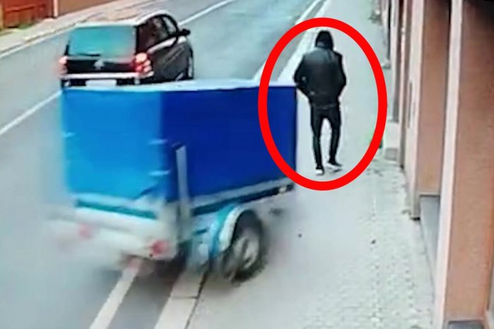 Ilustračný obrázok k článku Muža na chodníku ZMIETOL odpojený prívesný vozík! Chodec skončil vo VÁŽNOM stave, VIDEO