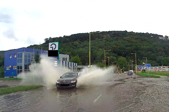 Ilustračný obrázok k článku Ohľaduplnosť vodiča NA NEZAPLATENIE: Hádajte, ako dopadla táto situácia, VIDEO