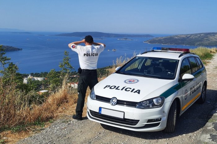 Ilustračný obrázok k článku Idete do Chorvátska? Naši policajti tam budú pomáhať aj tento rok: Uložte si TIETO čísla!