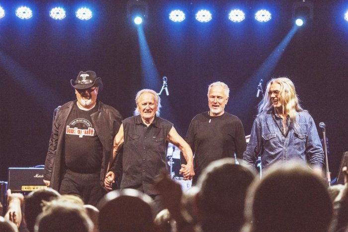 Ilustračný obrázok k článku Frontman legendárnej českej kapely SPADOL z pódia! Nepríjemné zranenie: Museli ho OPEROVAŤ