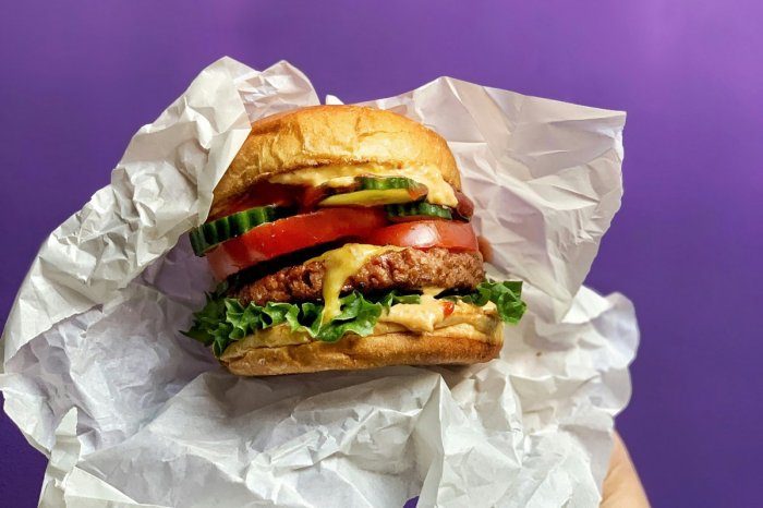 Ilustračný obrázok k článku Vegánske "mäso" ľudí neláka: Známa firma PREPUSTÍ z fabriky pätinu zamestnancov