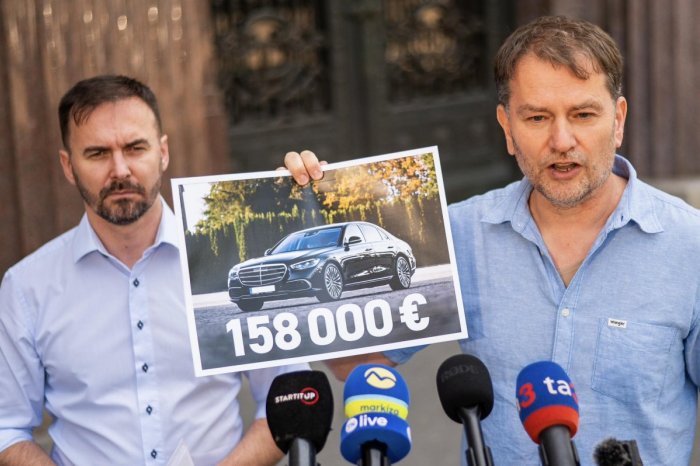 Ilustračný obrázok k článku LUXUSNÝ Mercedes nebude?! Ministerstvo kultúry USTUPUJE, vyzýva Šutaja Eštoka nech ho kúpi on