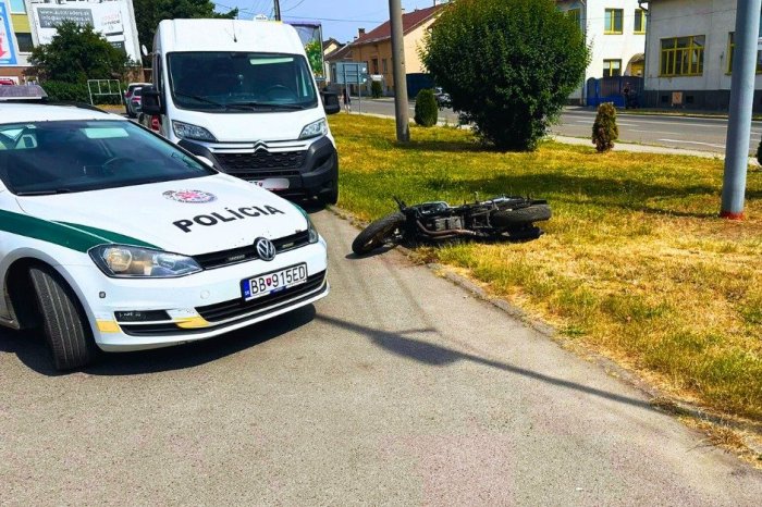 Ilustračný obrázok k článku DRAMATICKÁ policajná NAHÁŇAČKA s motocyklistom: Muža nezastavil ani NÁRAZ do auta!