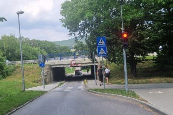 Ilustračný obrázok k článku Pozor na dopravné OBMEDZENIE: Podjazd bude NEPREJAZDNÝ